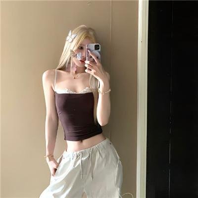 绿衣女子